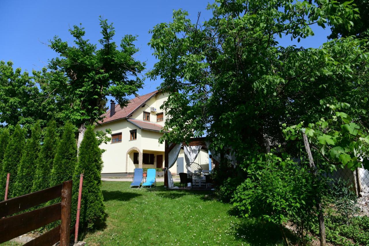 Studio Ivona Rakovica Luaran gambar